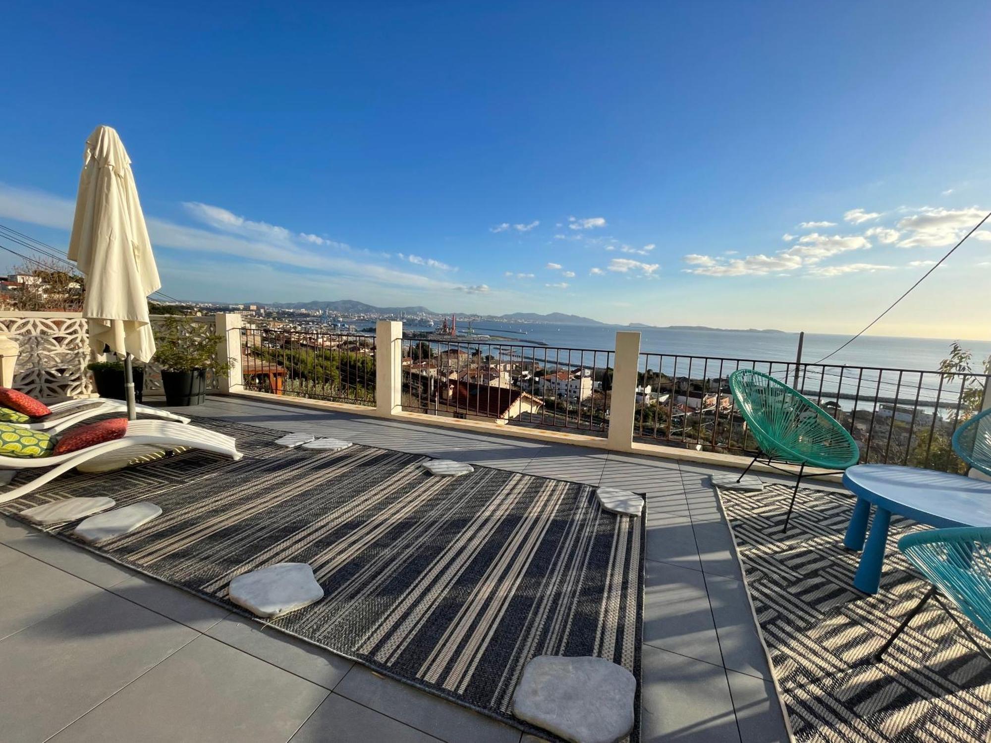 Superbe Terrasse Avec Vue Panoramique Sur La Mer Marsilya Dış mekan fotoğraf