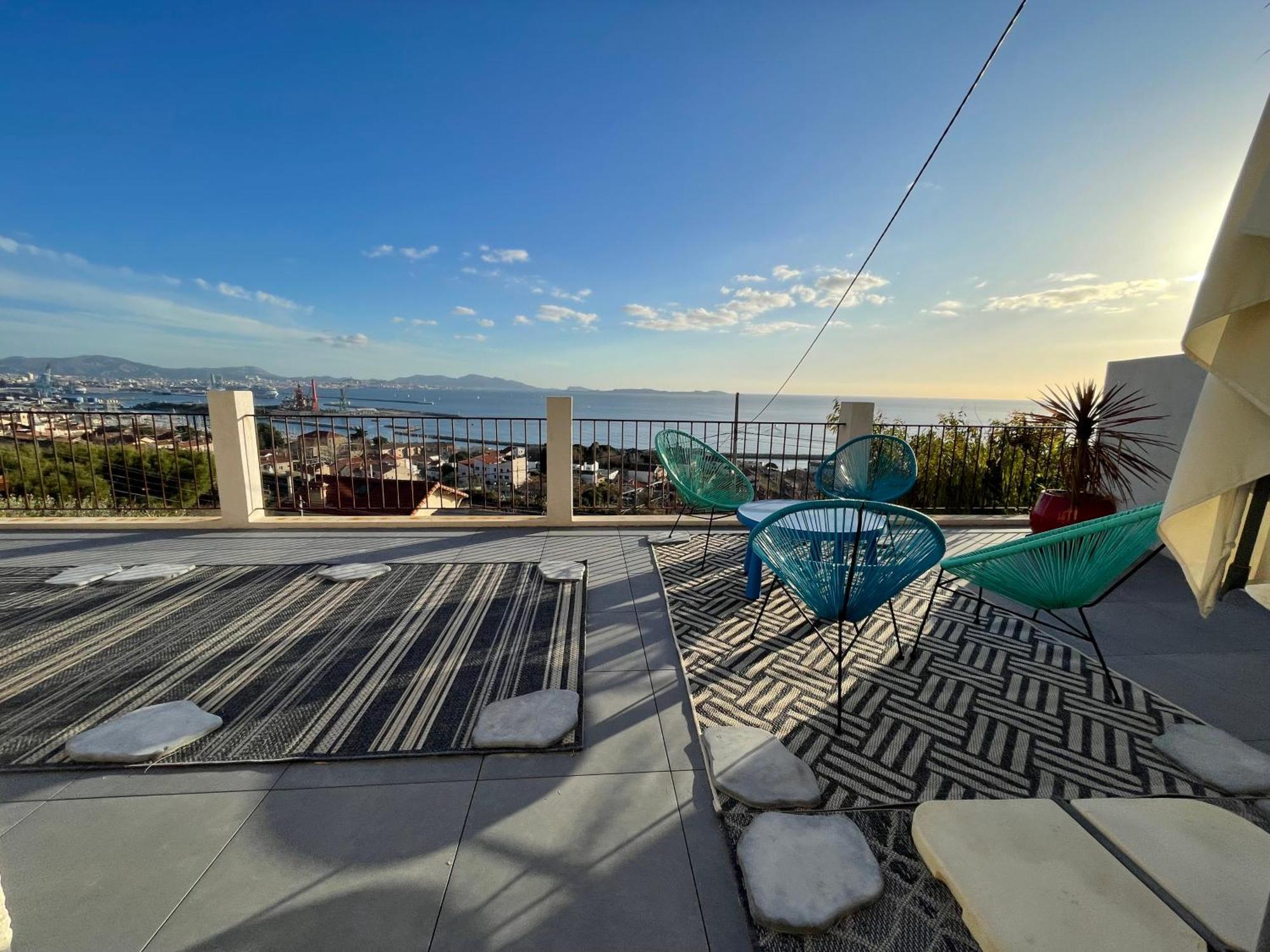 Superbe Terrasse Avec Vue Panoramique Sur La Mer Marsilya Dış mekan fotoğraf