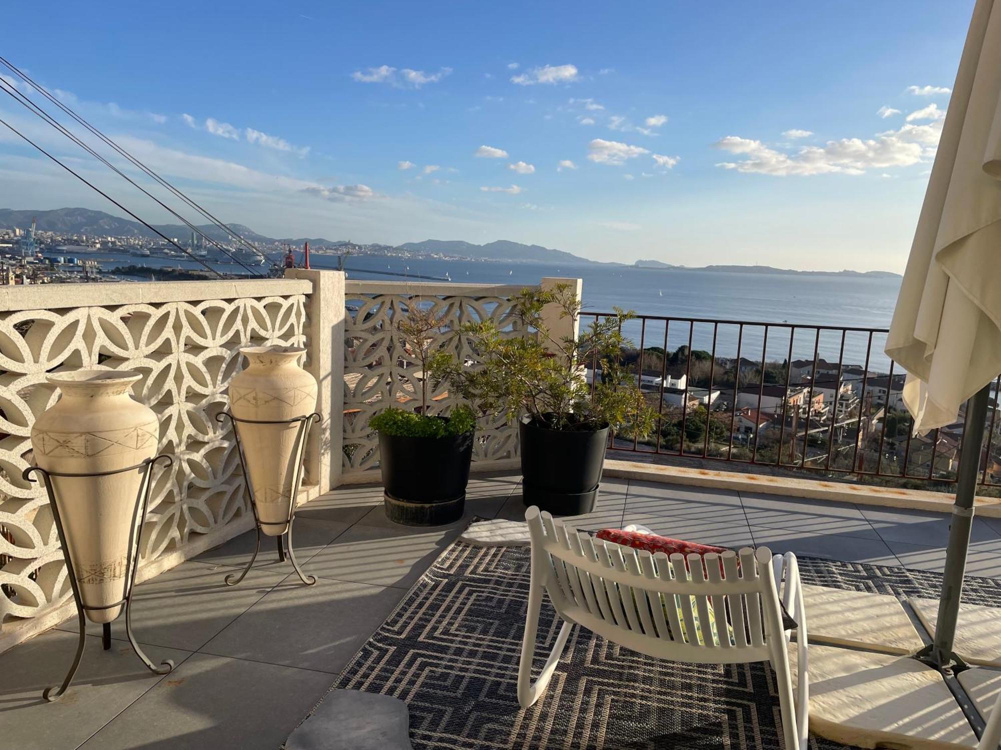 Superbe Terrasse Avec Vue Panoramique Sur La Mer Marsilya Dış mekan fotoğraf