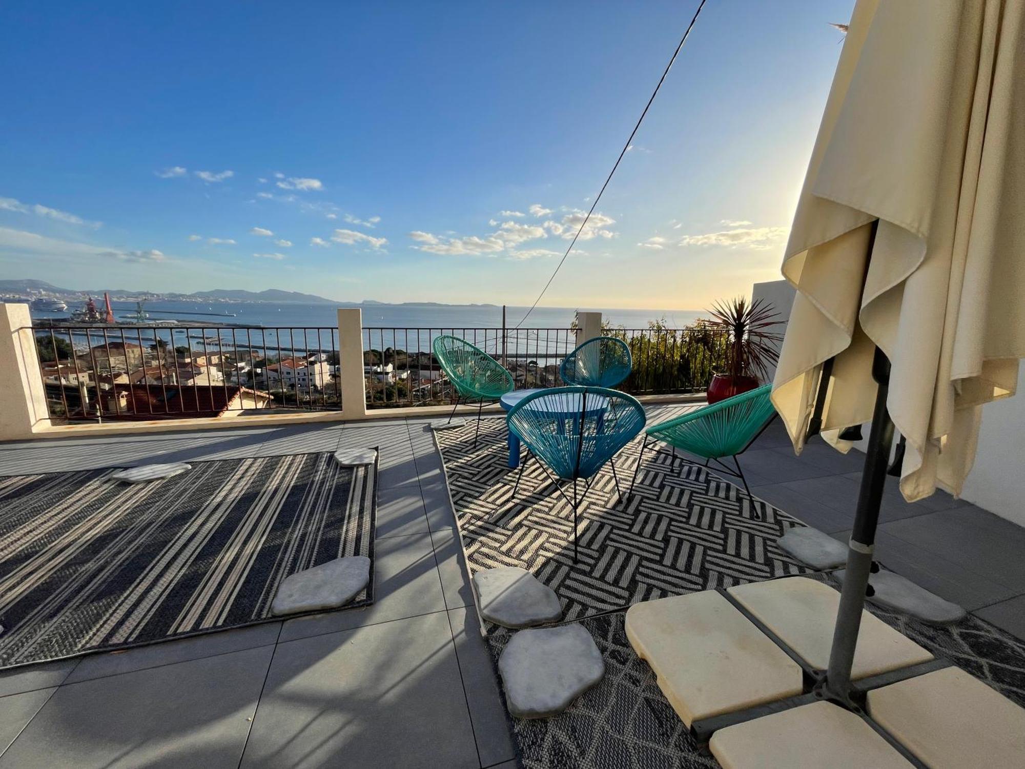 Superbe Terrasse Avec Vue Panoramique Sur La Mer Marsilya Dış mekan fotoğraf