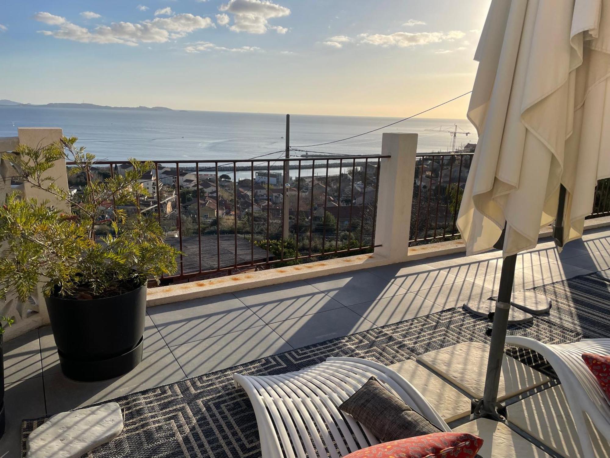 Superbe Terrasse Avec Vue Panoramique Sur La Mer Marsilya Dış mekan fotoğraf