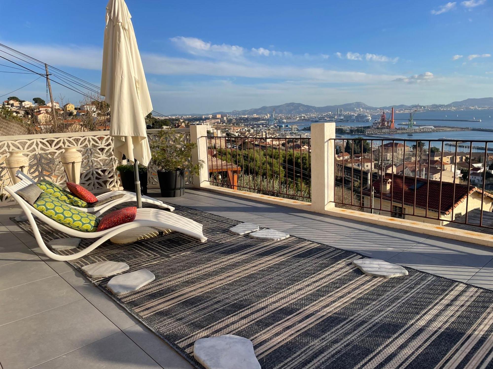 Superbe Terrasse Avec Vue Panoramique Sur La Mer Marsilya Dış mekan fotoğraf